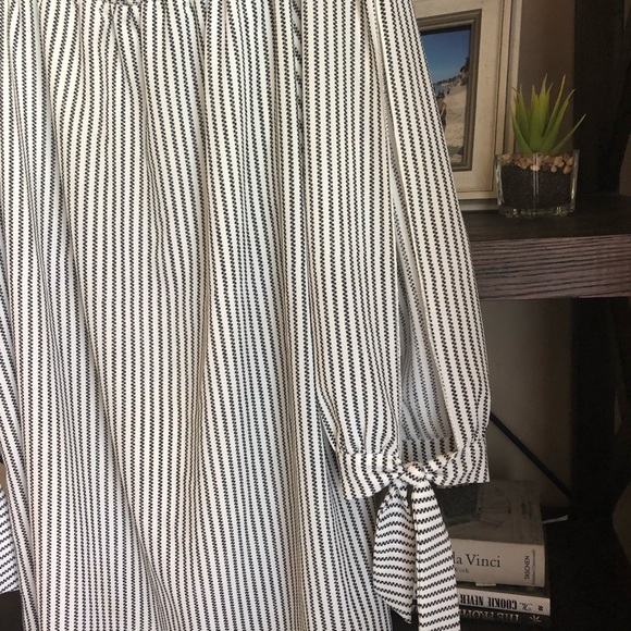 Black&white off shoulder dress size medium NWOT - Picture 2 of 3